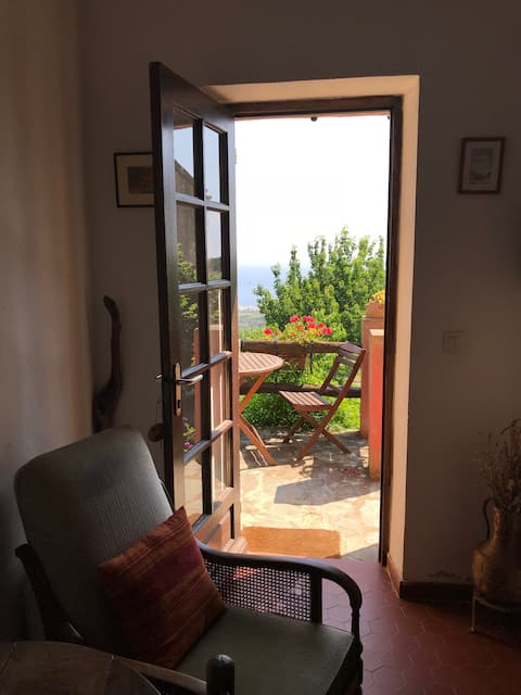 Petite maison avec vue panoramique sur la mer