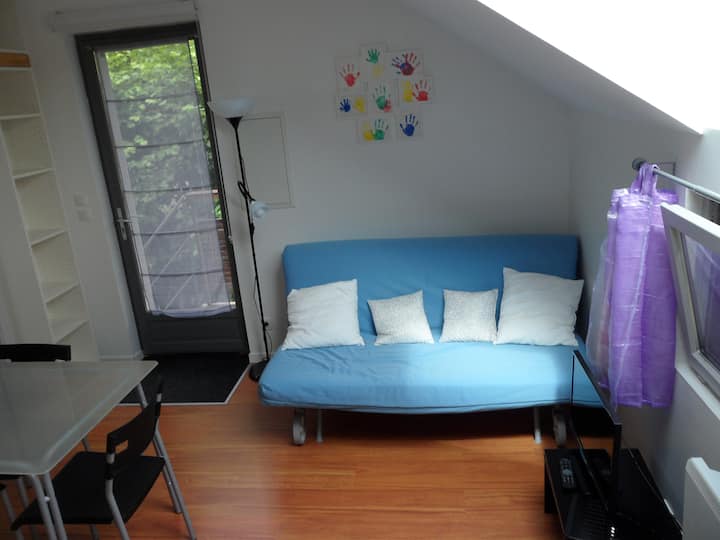 jedálenský priestor a rozkladacia pohovka (160)