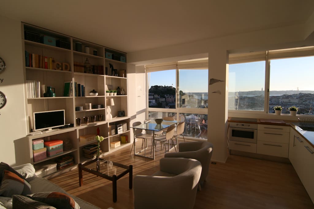 You can see the castle, the bridge, the Tagus river and the city at your feet...