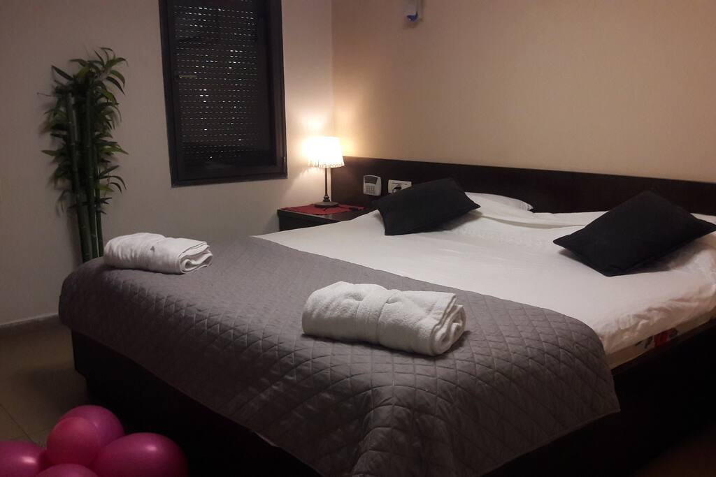 MAJOR PARENTS BEDROOM