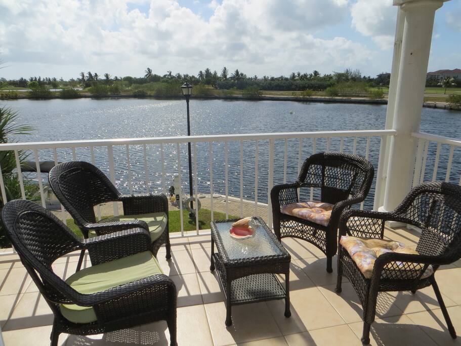 Open Air Waterfront Lanai
