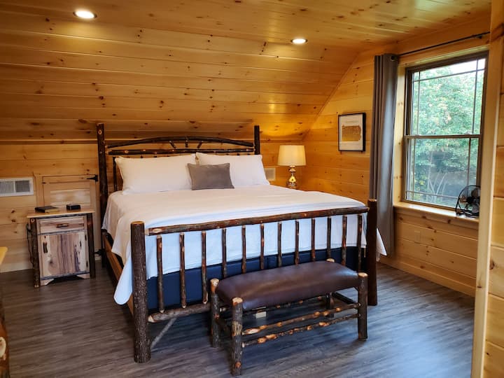 Bedroom #3 - Second Floor
King Bed
2 Nightstands & Lamp
Luggage Bench