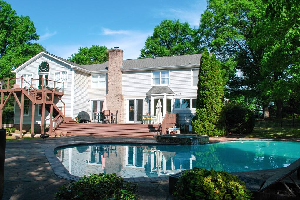 Back deck & Pool