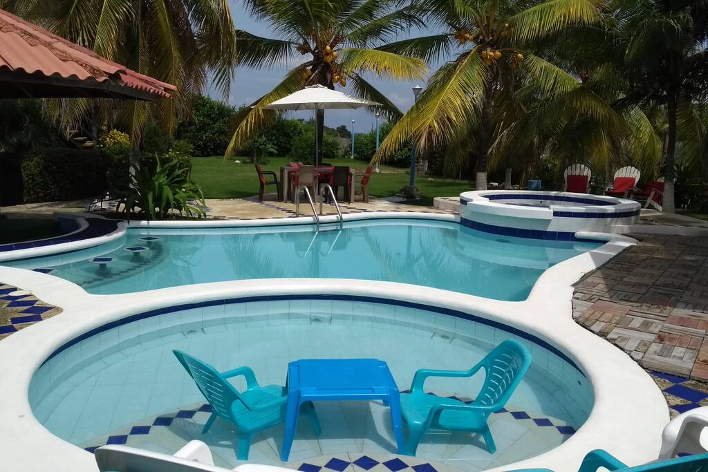 Hermosa cabaña con piscina, jacuzzi y cerca al mar - Cabañas en