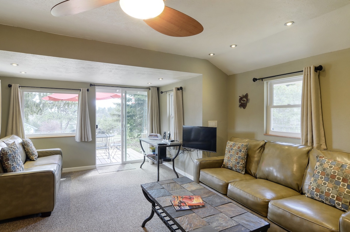 Obývacia izba s rozkladacím gaučom pre deti.