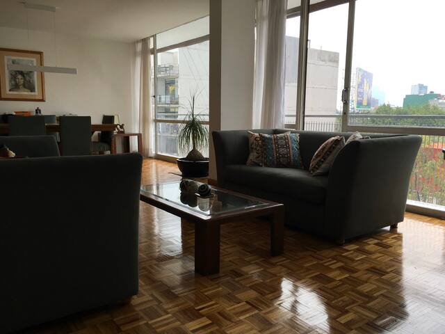 Luminous and spacious apartment in Condesa gallery image 4