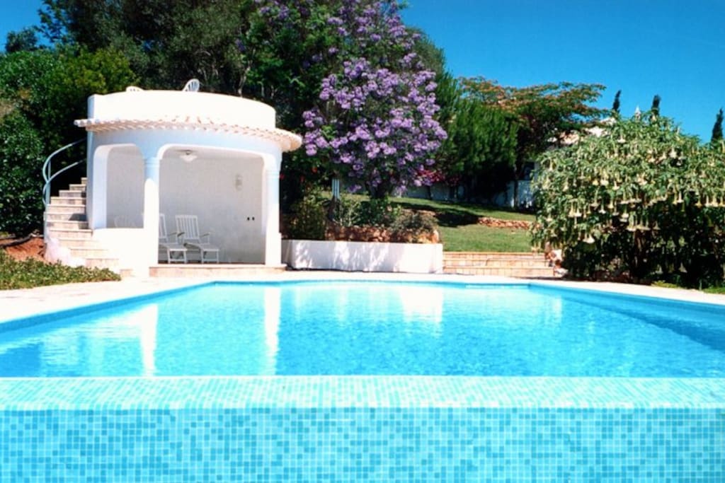Piscine à debordement