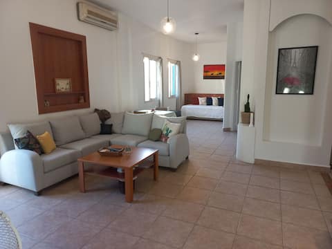 Cozy apartment in Ashrafiye Beirut, Sassine square