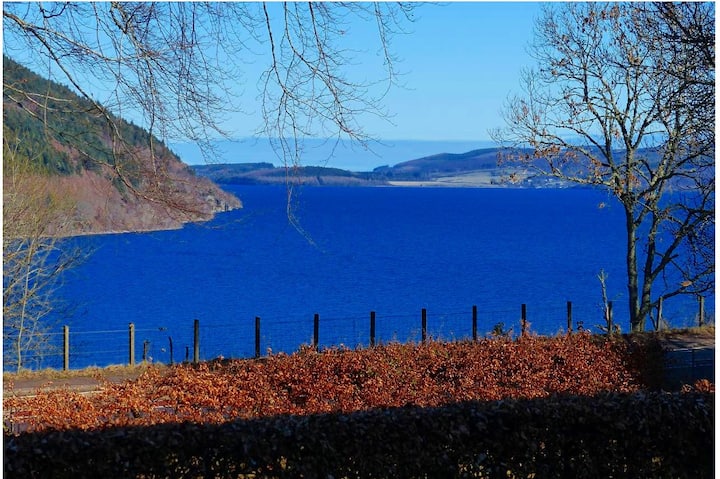 Luxury en-suite room, Loch Ness view & breakfast