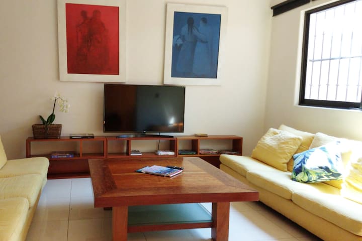 El Portón rojo -house in the most elegant area.