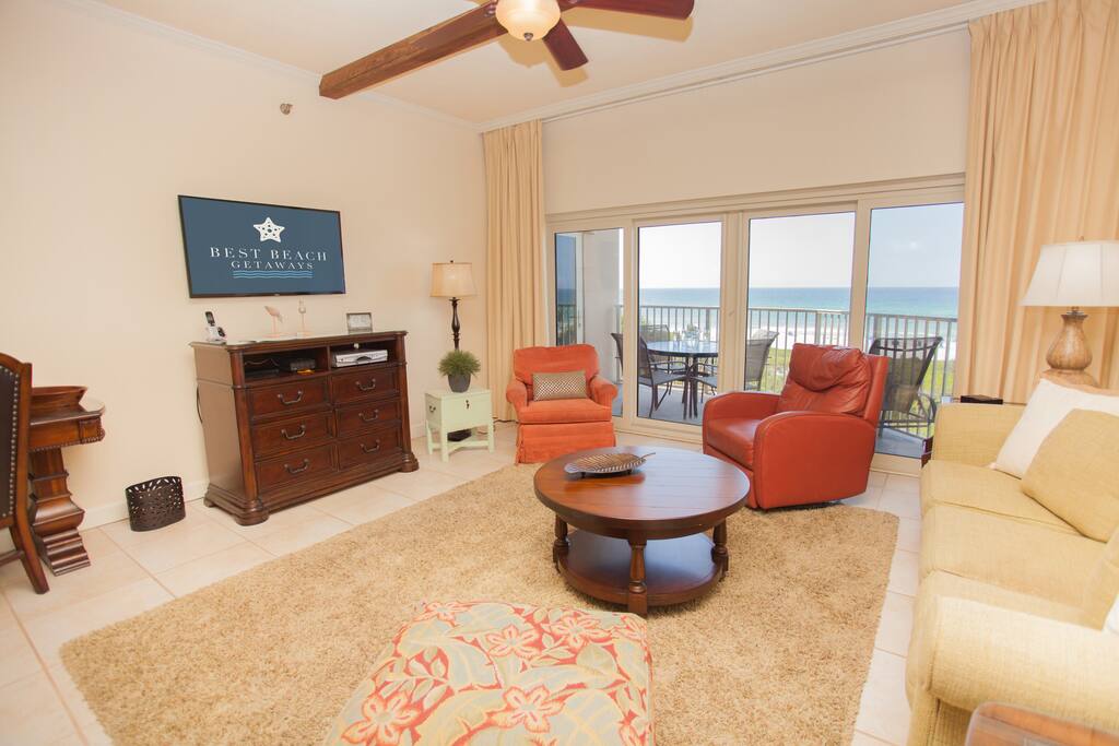 Couch,Furniture,Chair,Indoors,Room