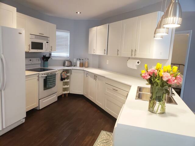 Centrally Located Renovated & Comfy Jax Home