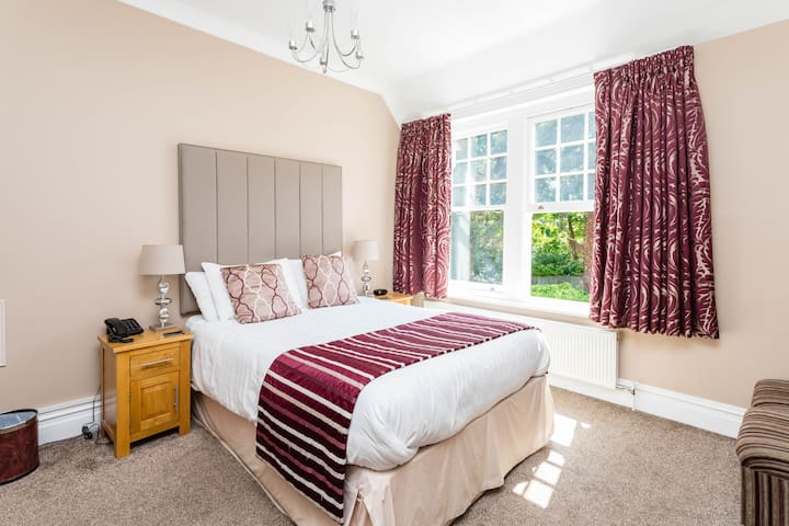 The Lawn Guest House Premium Double Room