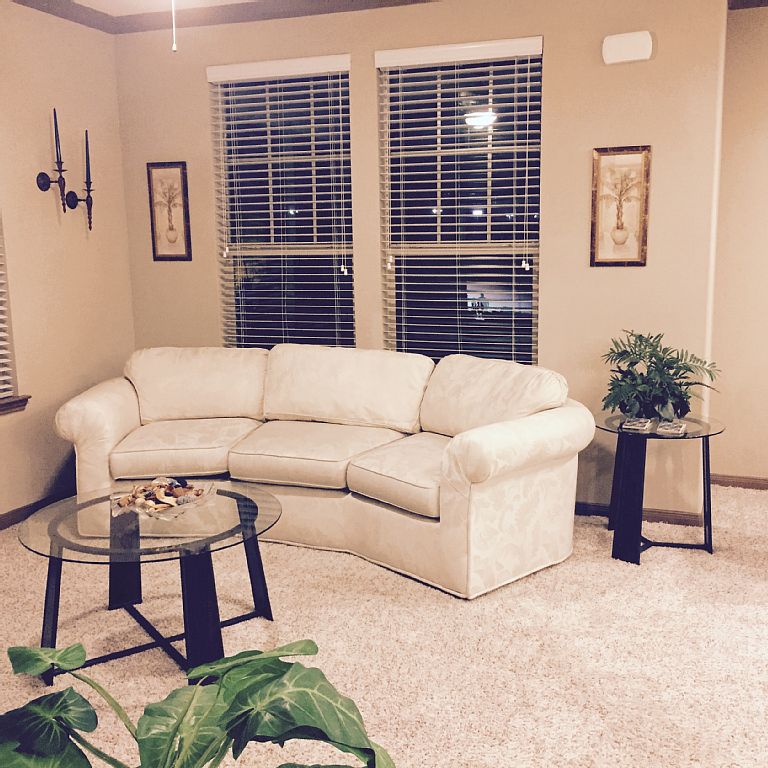 Дневна соба со кауч 