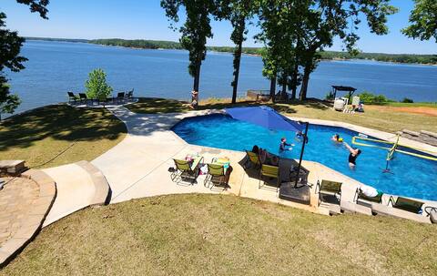 6 Bedroom Lake House with a heated pool