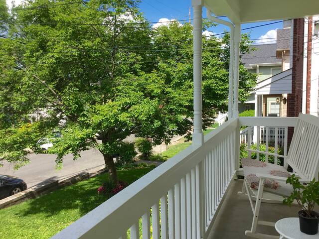 Spacious, Comfy, Close to Everything! gallery image 3