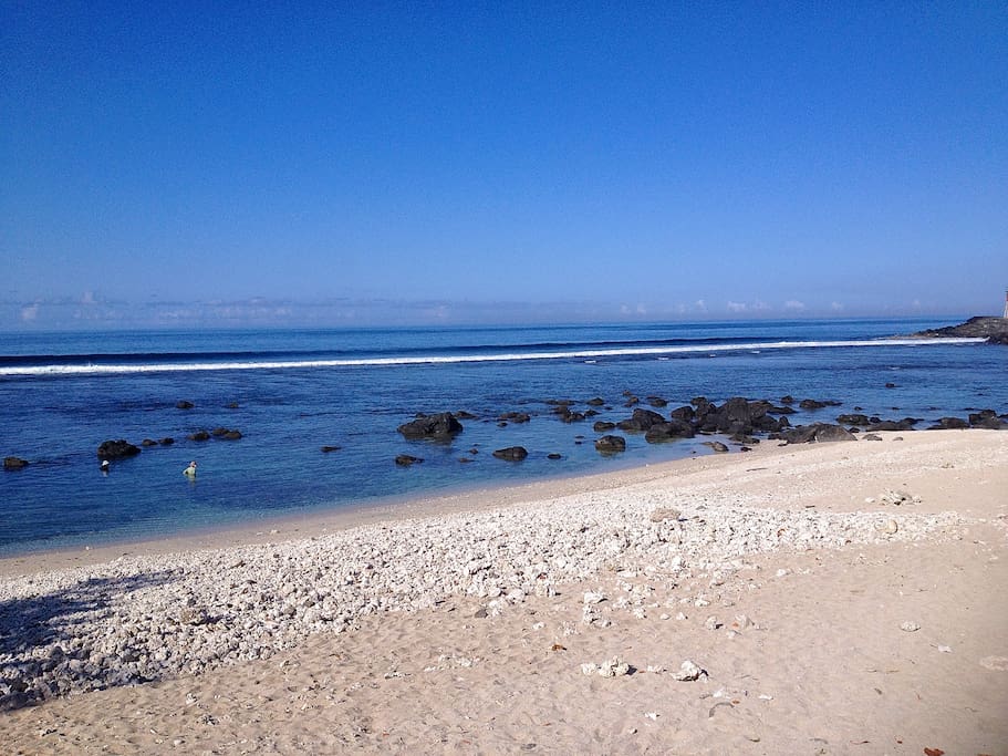 Et les pieds dans l'eau pour un petit plouf à tout moment de la journée, avec la plage à 70 mètres