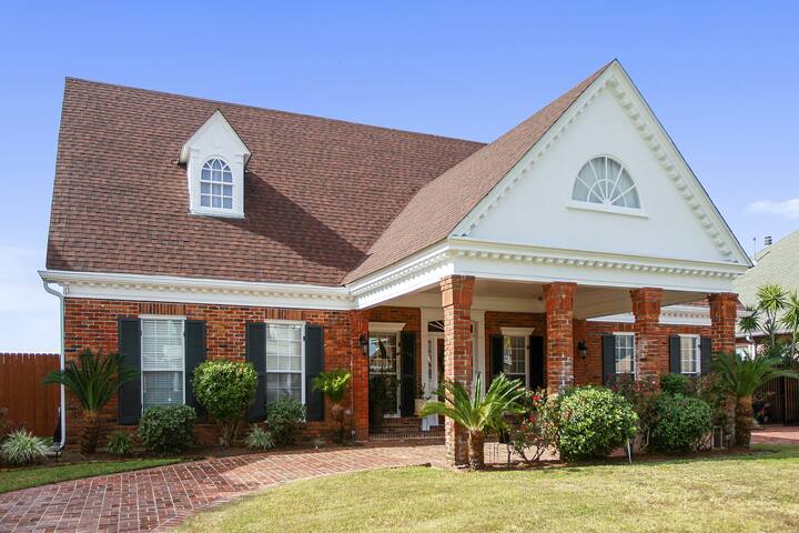 Lovely 3 Br Home Only 15mins from Downtown Nola gallery image 2