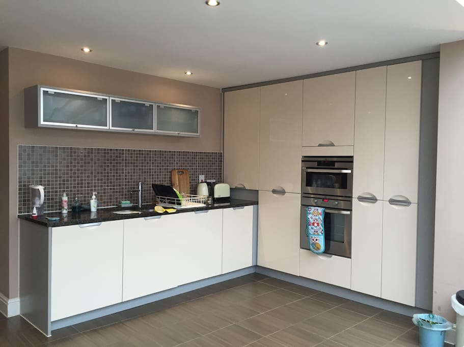 Microawave/oven can be used for guests