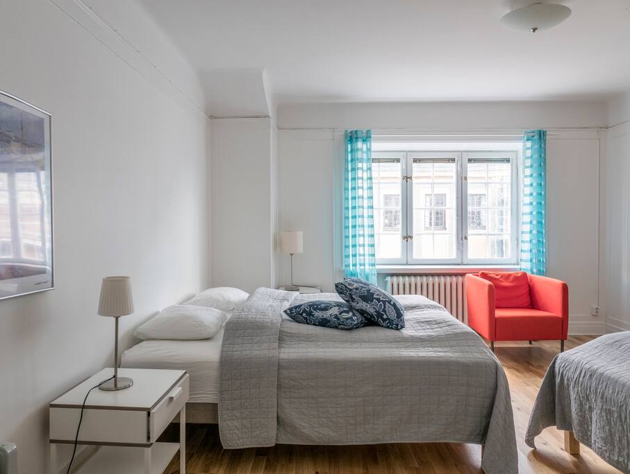 Double beds - Large Bedroom (4 people).