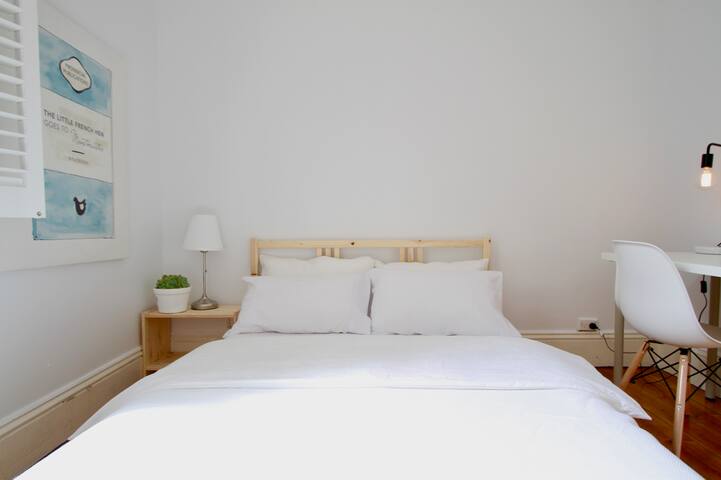 3BR + 2BATH Victorian Terrace RARE HERITAGE HOME gallery image 4