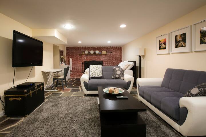 Chic walkout apartment close to Metro