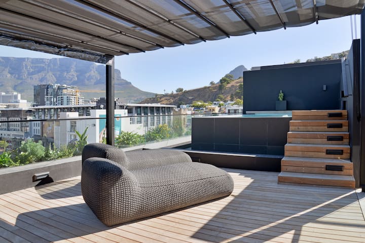 Luxury Penthouse with Private Rooftop Pool!