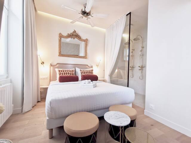 LOVE CIRCUS beautiful apartment near Eiffel Tower