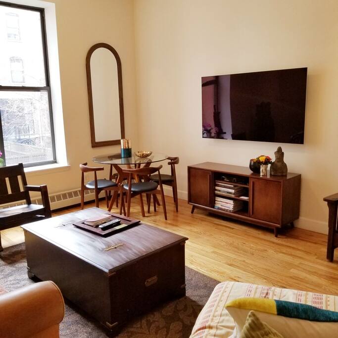 Livingroom and dining area with TV, the open kitchen is adjacent to this room.