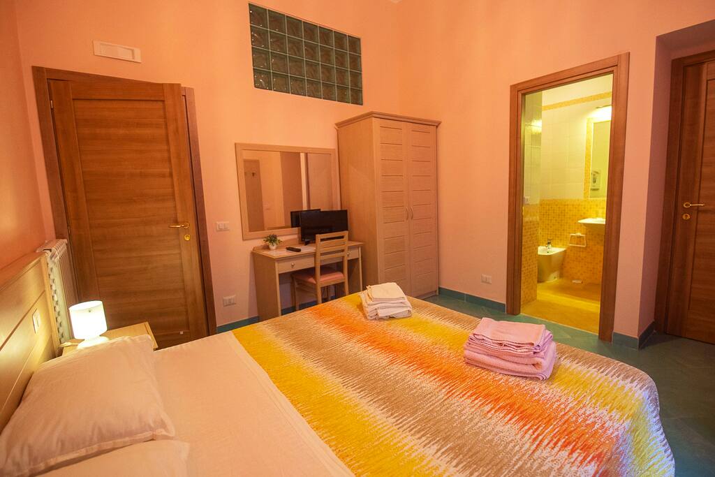 Stanza Pesca/Peach Room