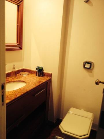 Ideal location Luxury Security 4br 60 FT to Beach gallery image 4