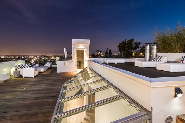Modern Hollywood Hills mansion with City Views gallery image 2