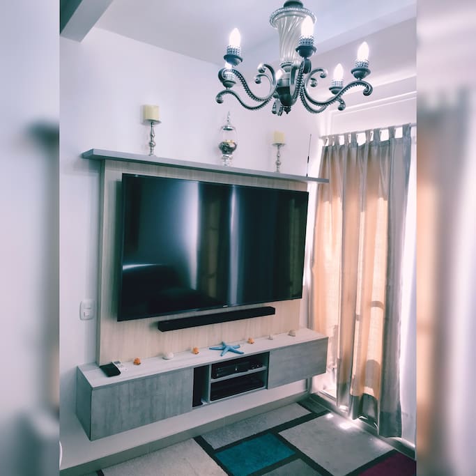 Sala de tv compartida.