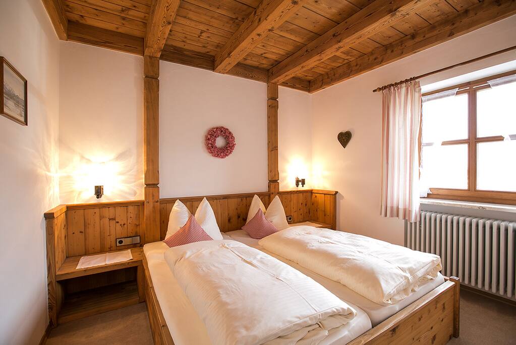 Schlafzimmer 1 mit Doppelbett