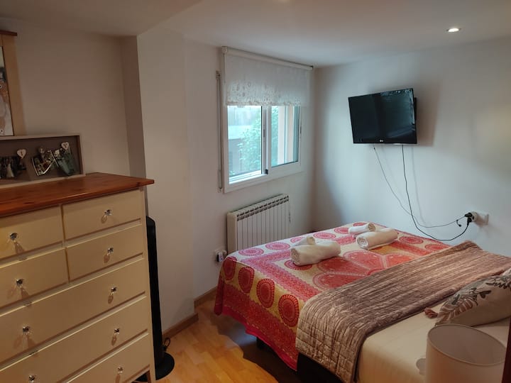 Bedroom with a king size bed 