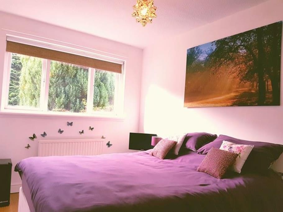 Beautiful Bright Cosy Private Bedroom with Garden View