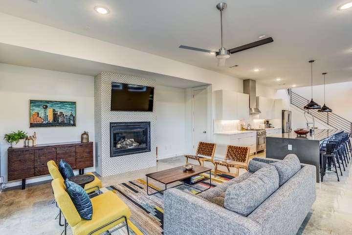 Pool, 4 bedroom modern home in the heart of Dallas