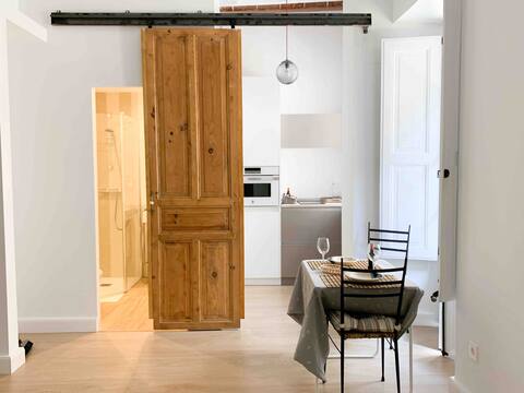 Fantastic Location! Charming Apartment