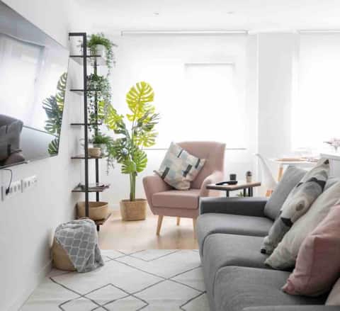 Luxurious apartment between 2 beaches with garage, wifi