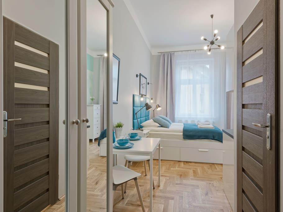 bedroom, bed, table