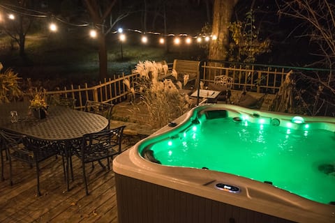 Harlow Bishop House walk to ocean in town, hot tub