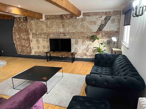 Top performing Airbnb: Chester city centre G2 listed warehouse + parking in Chester Castle
