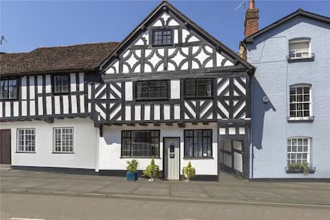 Popular Airbnb listing: Corve Cottage Historic cottage in beautiful ludlow in Ludlow