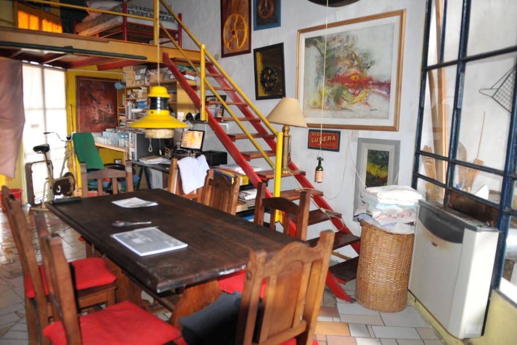 Zona comedor y acceso altillo