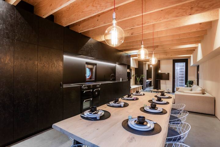 JunoBoat floating accommodation on the water gallery image 4