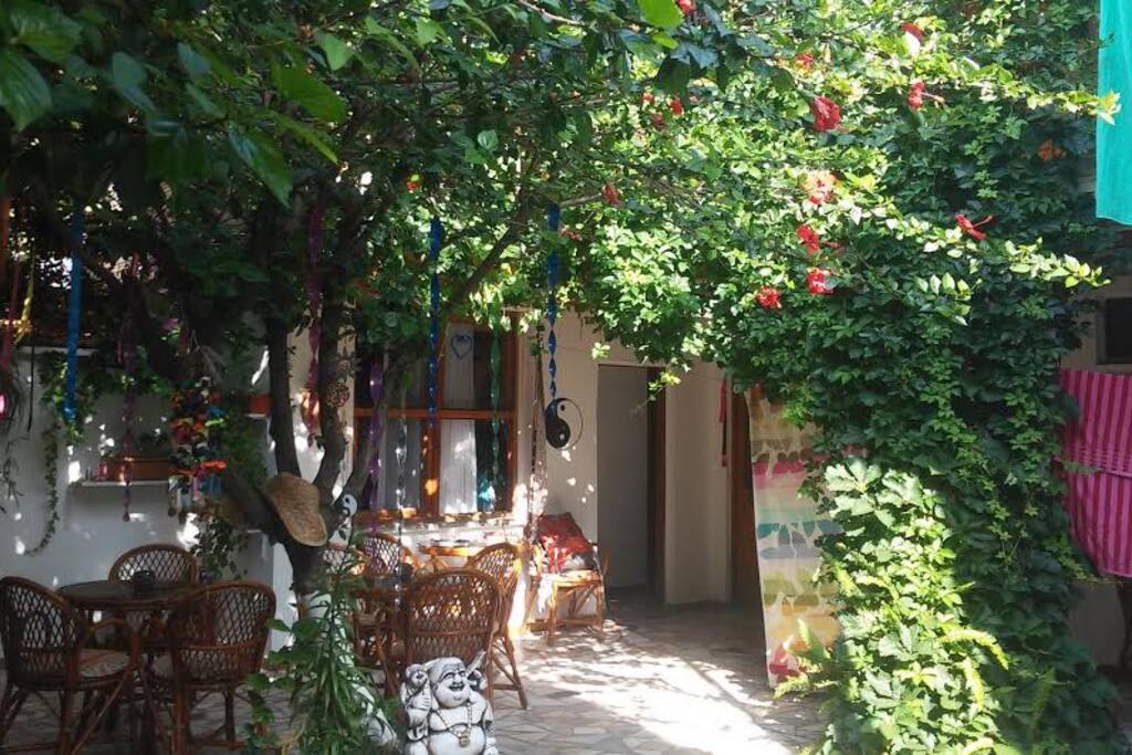 Ogden Pansiyon garden