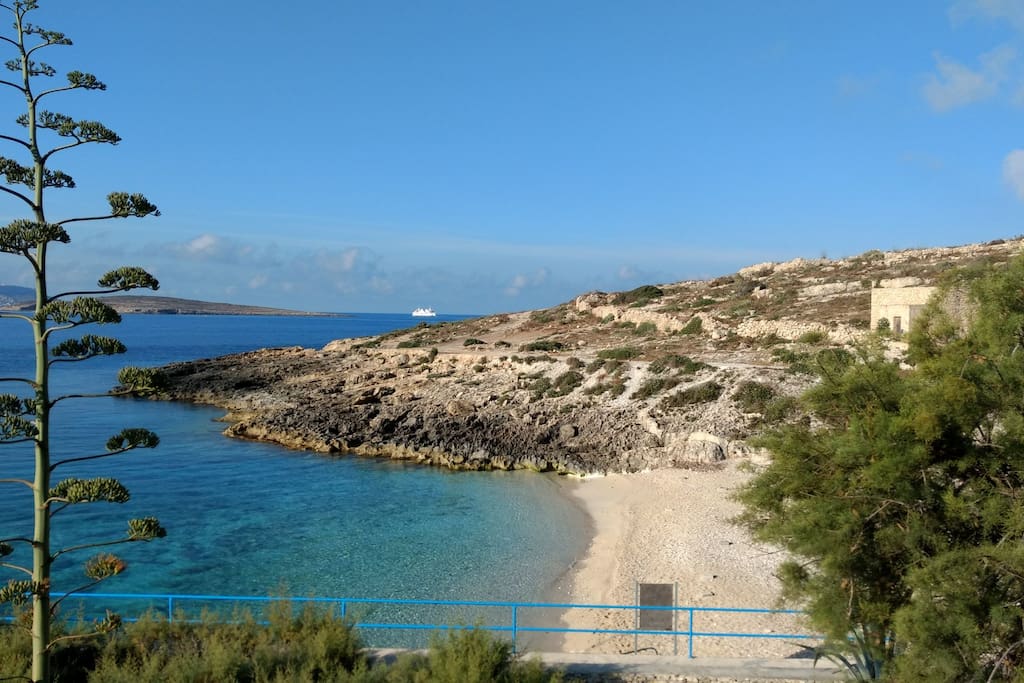 Hondoq Bay.