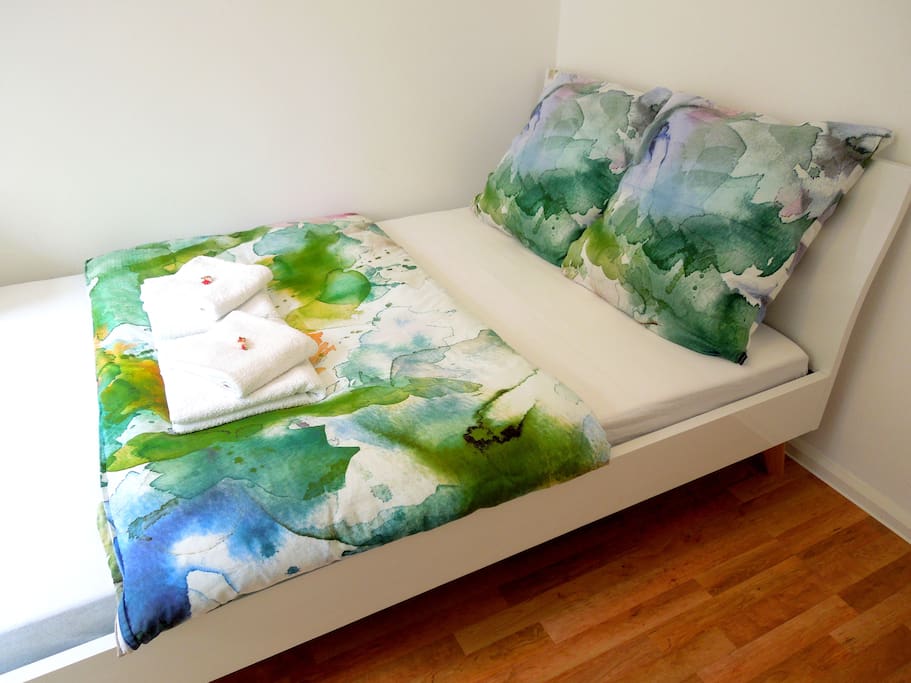 Double bed 140x200 cm