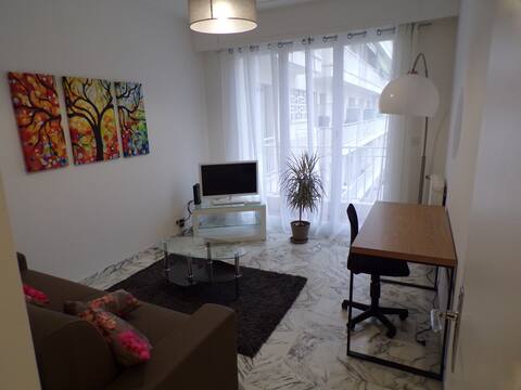 Annonce Airbnb populaire: Comfortable studio in the port of Nice à Garibaldi