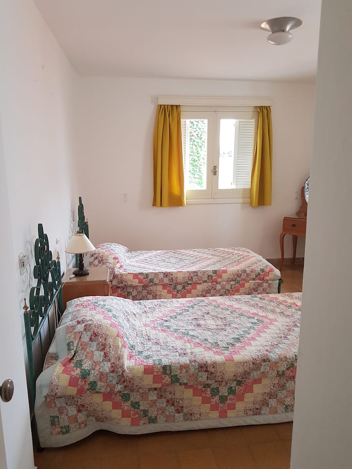 غرفة النوم الثالثة ، الطابق العلوي
